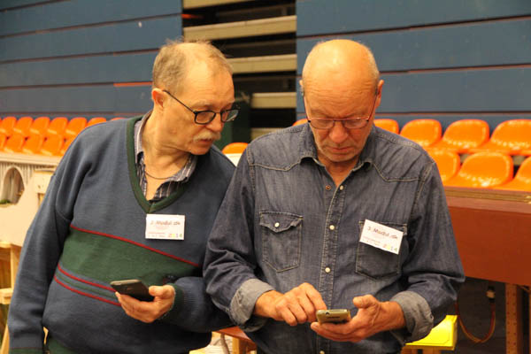 Poul-Erik og Jan forsøger at løse de tekniske udfordringer